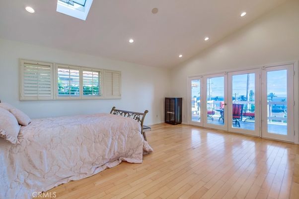 Bedroom, Interior, Recessed Lighting, Water, Wood Texture Flooring