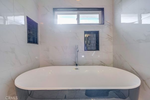 Bathroom, Free Standing Baths, Interior, Marble Walls