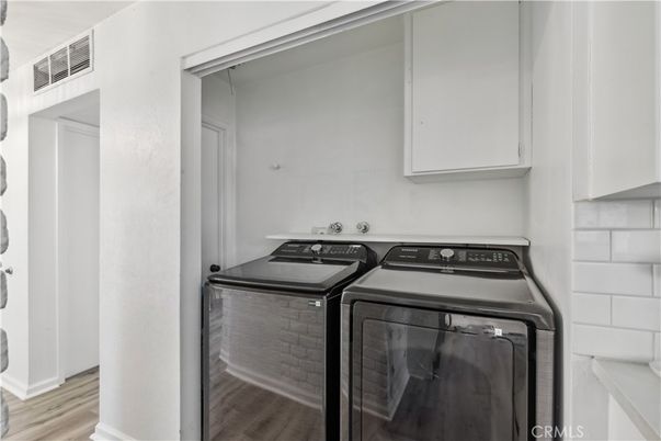 Interior, Washer, Wood Texture Flooring