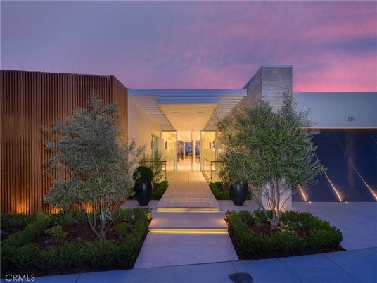 Exterior, Facade, Modern