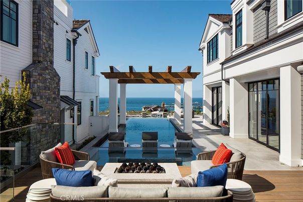 Exterior, Pool, Water