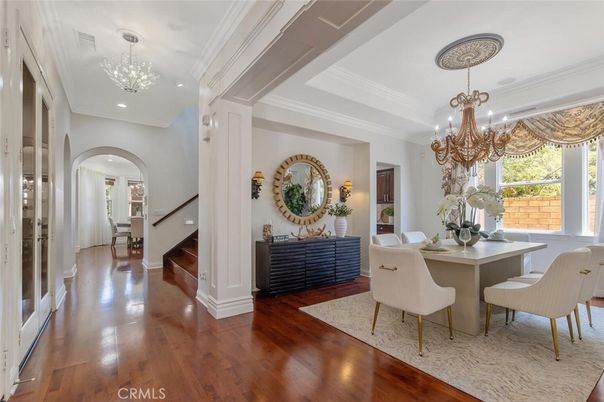 Chandelier, Dining room, Interior, Recessed Lighting, Wood Texture Flooring