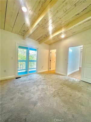 Empty room, Interior, Wooden Ceilings