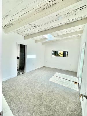 Empty room, Interior