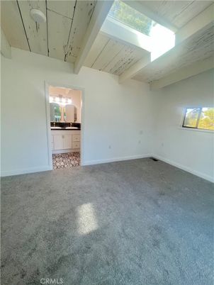 Empty room, Interior
