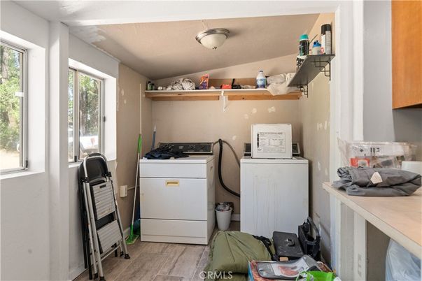 Interior, Utility Closets, Washer, Wood Texture Flooring