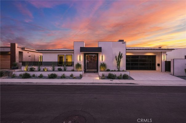 Attached, Exterior, Facade, Modern