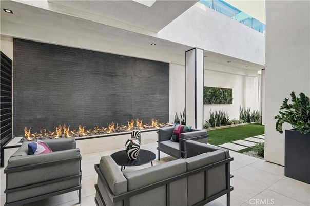 Exterior, Fireplace