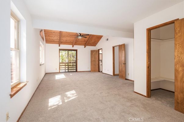 Empty room, Interior, Wooden Beams, Wooden Ceilings
