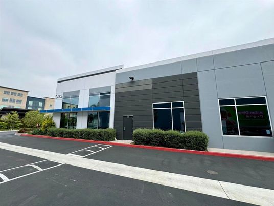 Exterior, Facade, Modern
