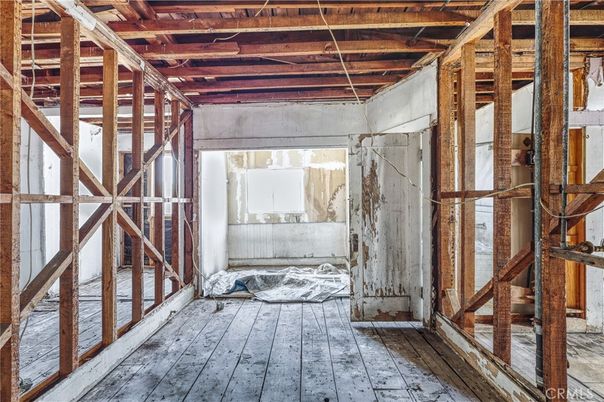Empty room, Interior, Wooden Beams