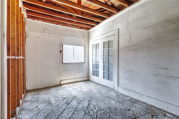 Empty room, Interior, Wooden Beams, Wooden Ceilings