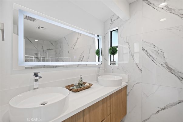 Bathroom, Interior, Marble Walls, Recessed Lighting