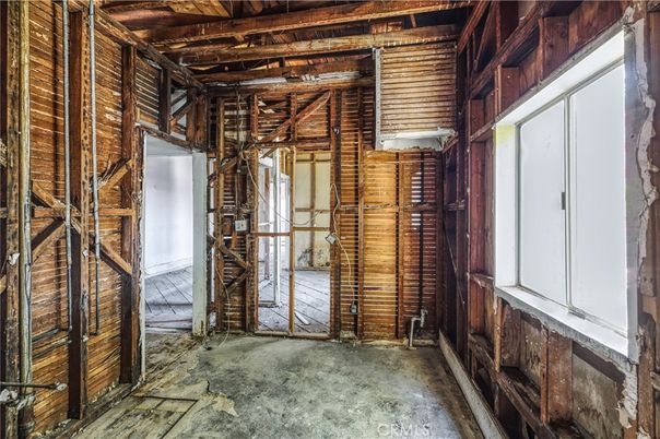 Empty room, Interior, Wooden Beams, Wooden Walls