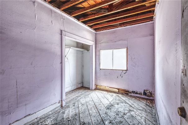Empty room, Interior, Wooden Beams, Wooden Ceilings