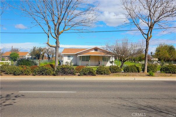 Exterior, Facade, Ranch