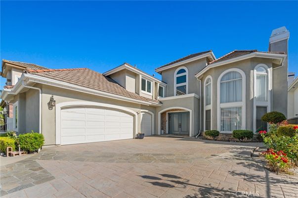 Attached, Exterior, Facade, Mediterranean