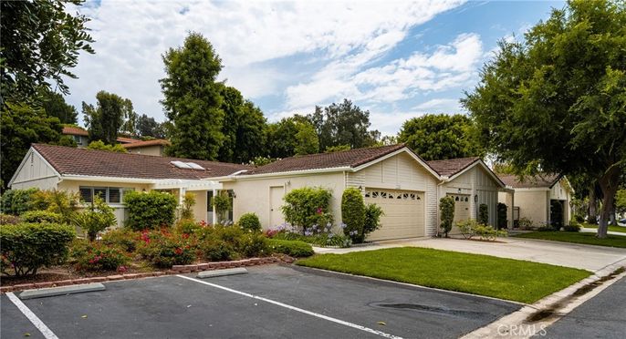 Attached, Exterior, Facade, Ranch