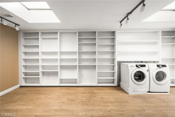 Interior, Washer, Wood Texture Flooring