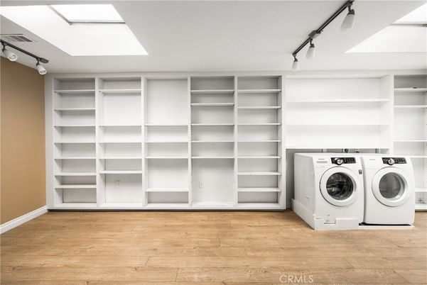 Interior, Washer, Wood Texture Flooring