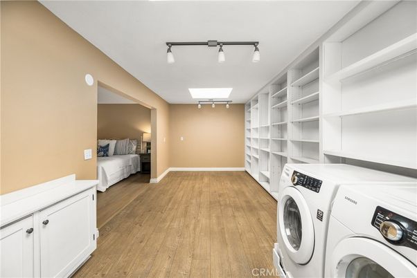 Interior, Washer, Wood Texture Flooring