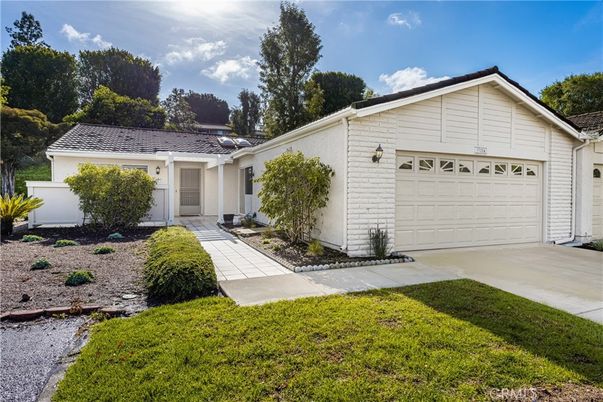 Attached, Exterior, Facade, Ranch
