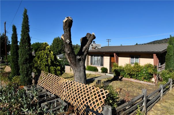 Backyard, Exterior, Facade, Ranch