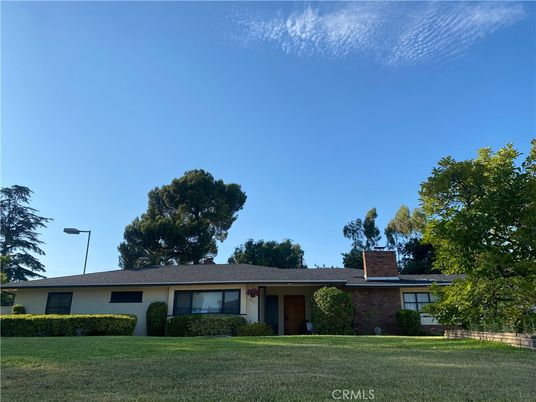 Backyard, Exterior, Facade, Ranch
