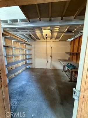 Garage, Interior, Wooden Beams
