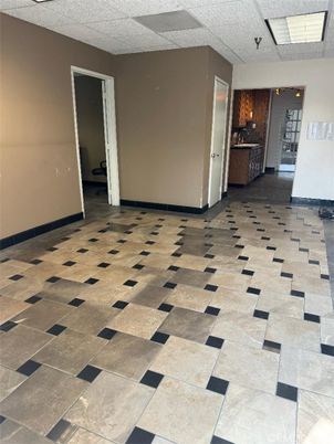 Empty room, Interior