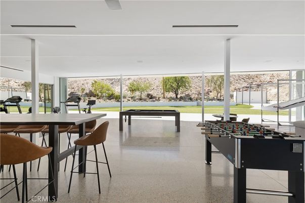 Game Room, Interior