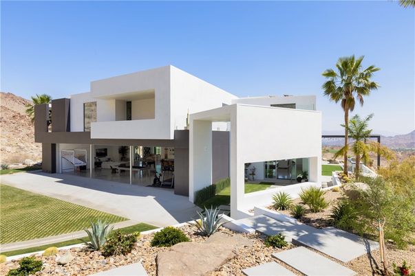 Backyard, Exterior, Facade, Modern