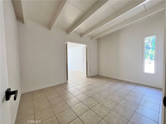Empty room, Interior