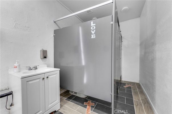 Interior, Washer, Wood Texture Flooring