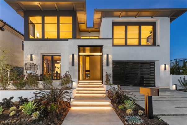 Attached, Exterior, Facade, Modern