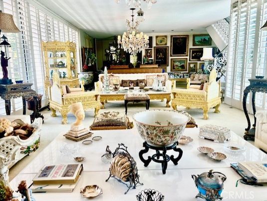 Chandelier, Interior, Living room