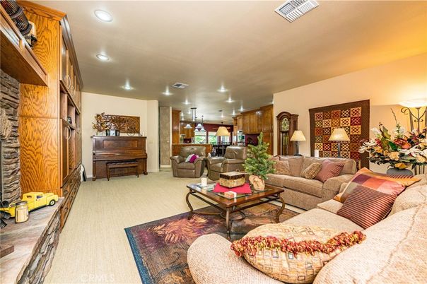 Interior, Living room, Pendant Lights, Piano, Recessed Lighting