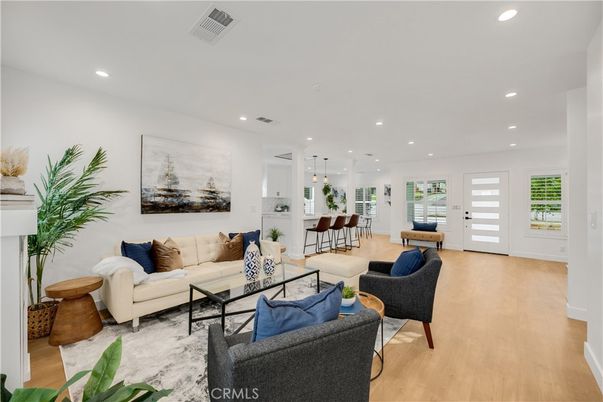 Dining room, Interior, Living room, Pendant Lights, Recessed Lighting, Wood Texture Flooring