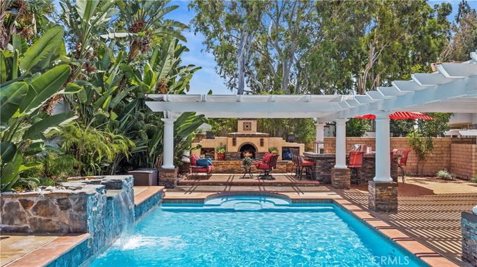 Exterior, Fireplace, Pool