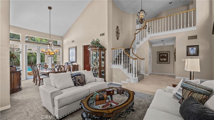 Chandelier, Dining room, Interior, Living room, Pendant Lights