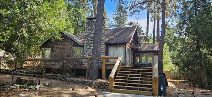 Exterior, Facade, Log Home