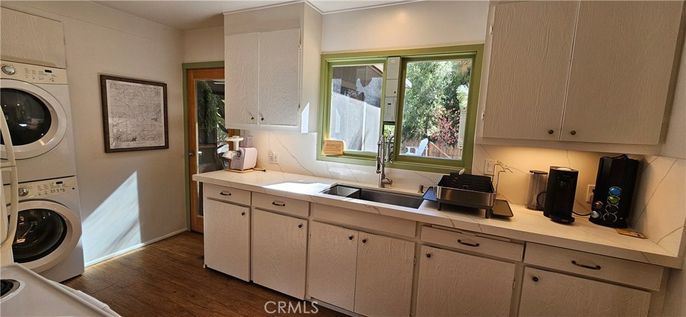 Interior, Kitchen, Washer, Wood Texture Flooring