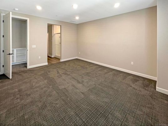 Empty room, Interior, Recessed Lighting