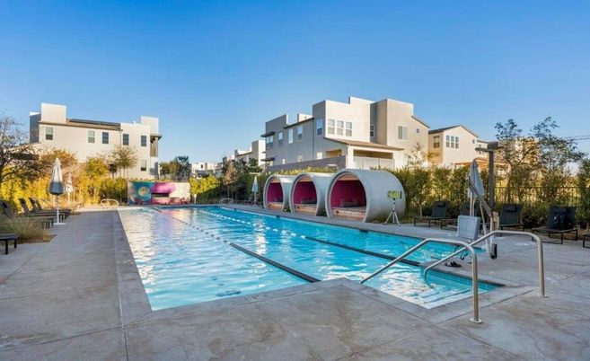 Exterior, Pool