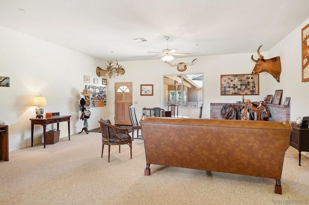 Chandelier, Interior, Living room