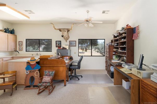 Home Office, Interior
