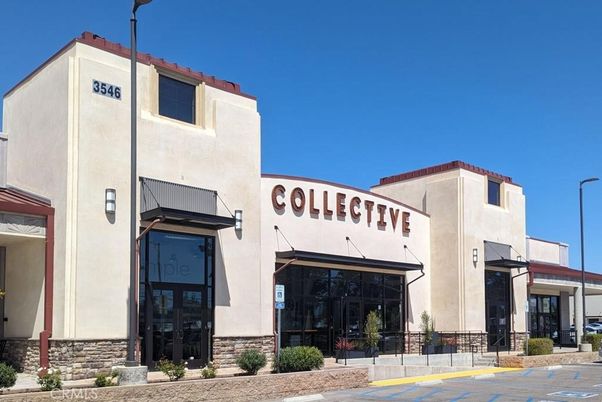 Exterior, Facade, Modern