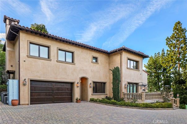 Attached, Exterior, Facade, Mediterranean