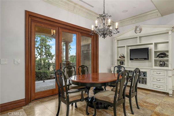Chandelier, Dining room, Interior