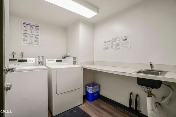 Interior, Washer, Wood Texture Flooring